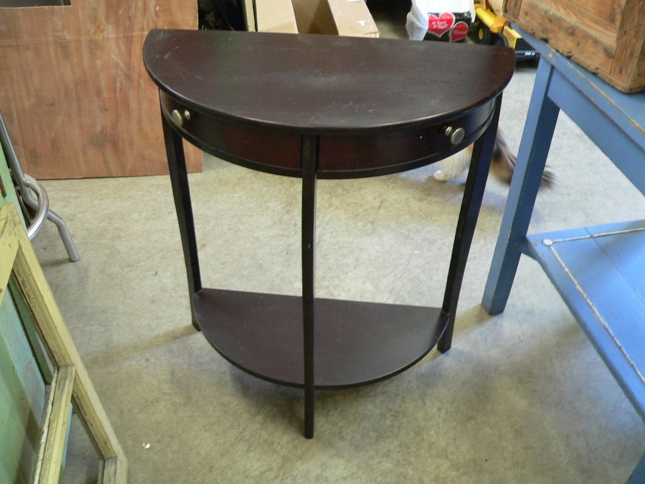Table console # 1143