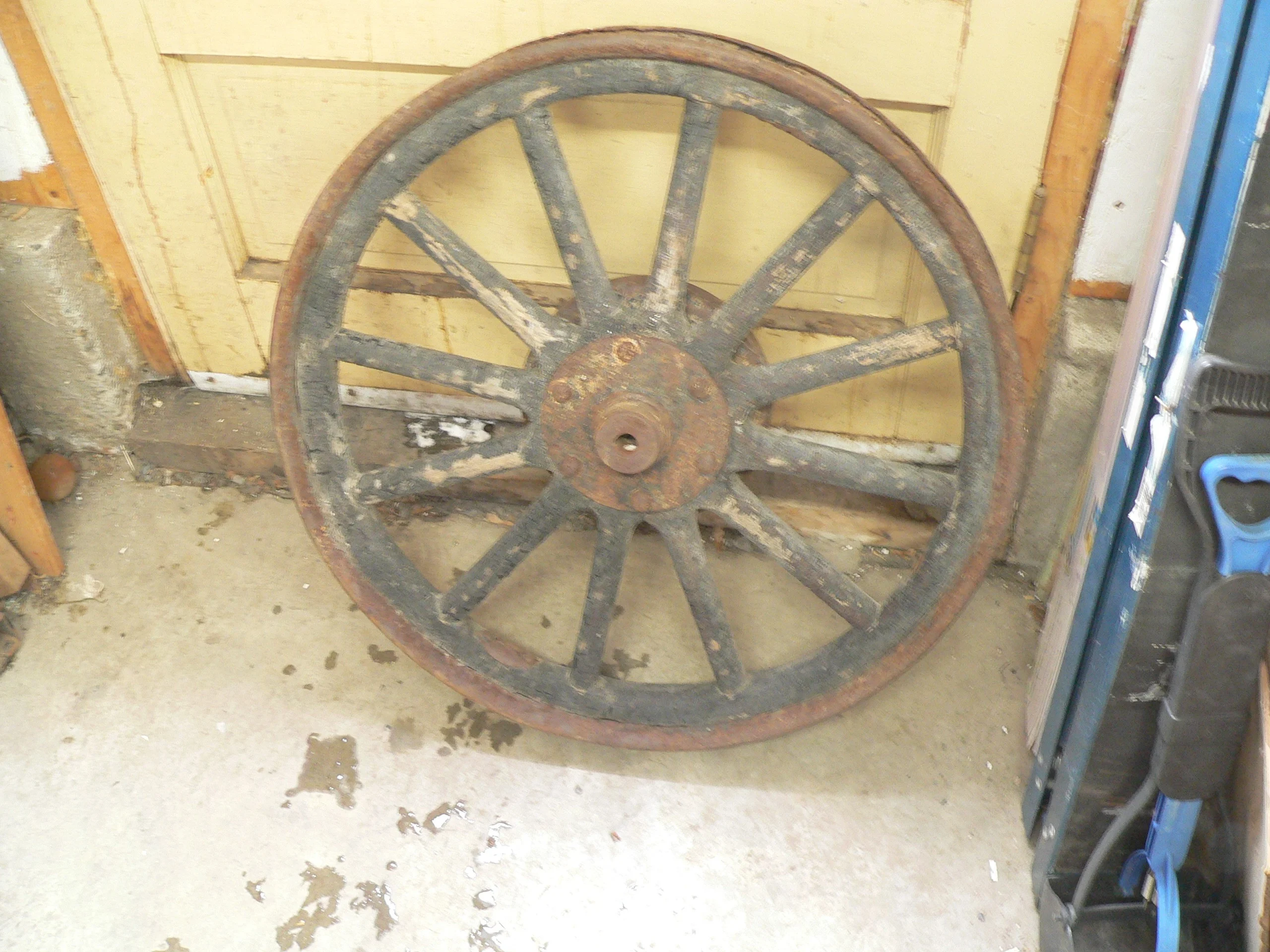 Roue antique ford T # 12463