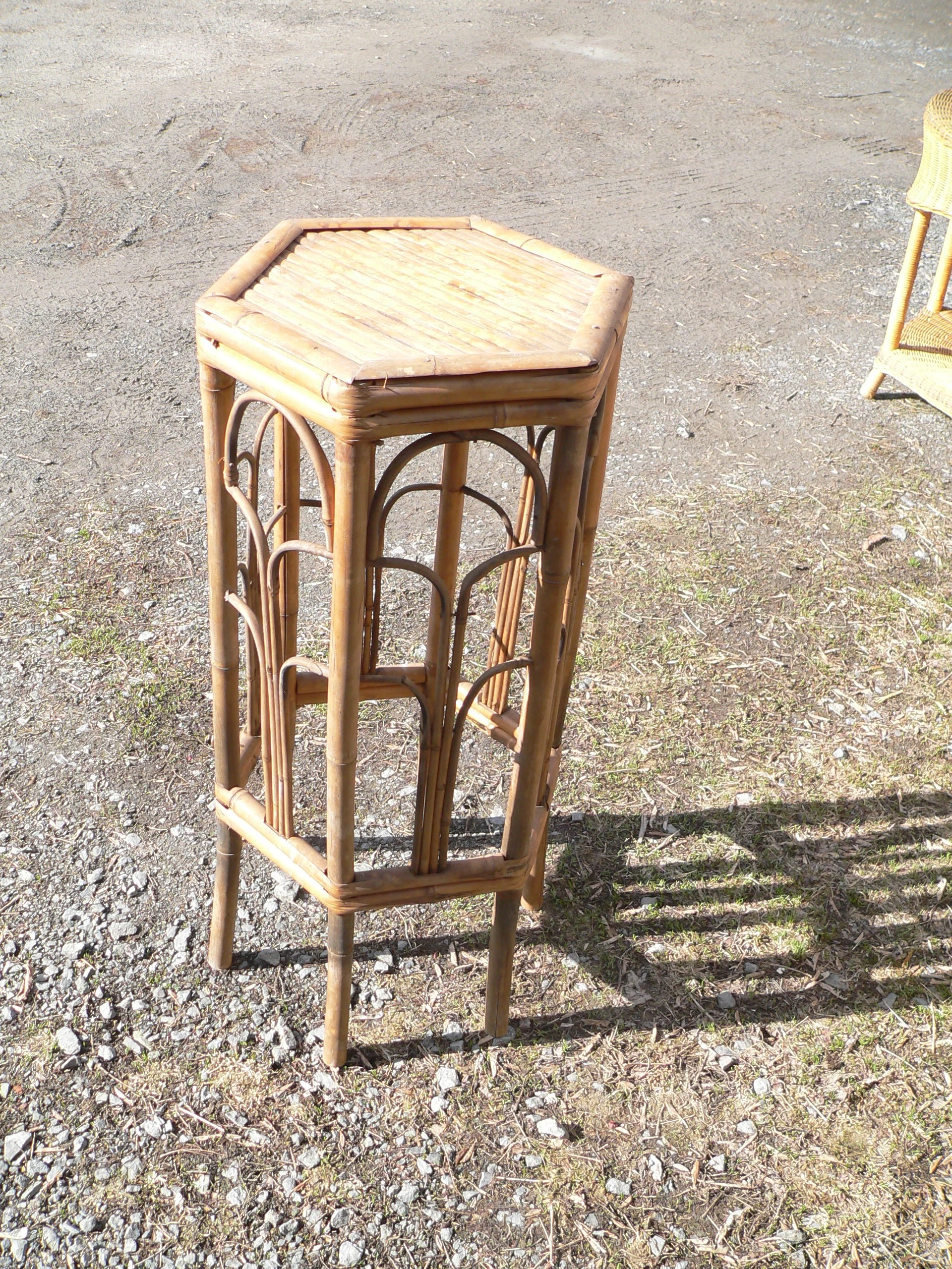 Petite table en bambou # 12542
