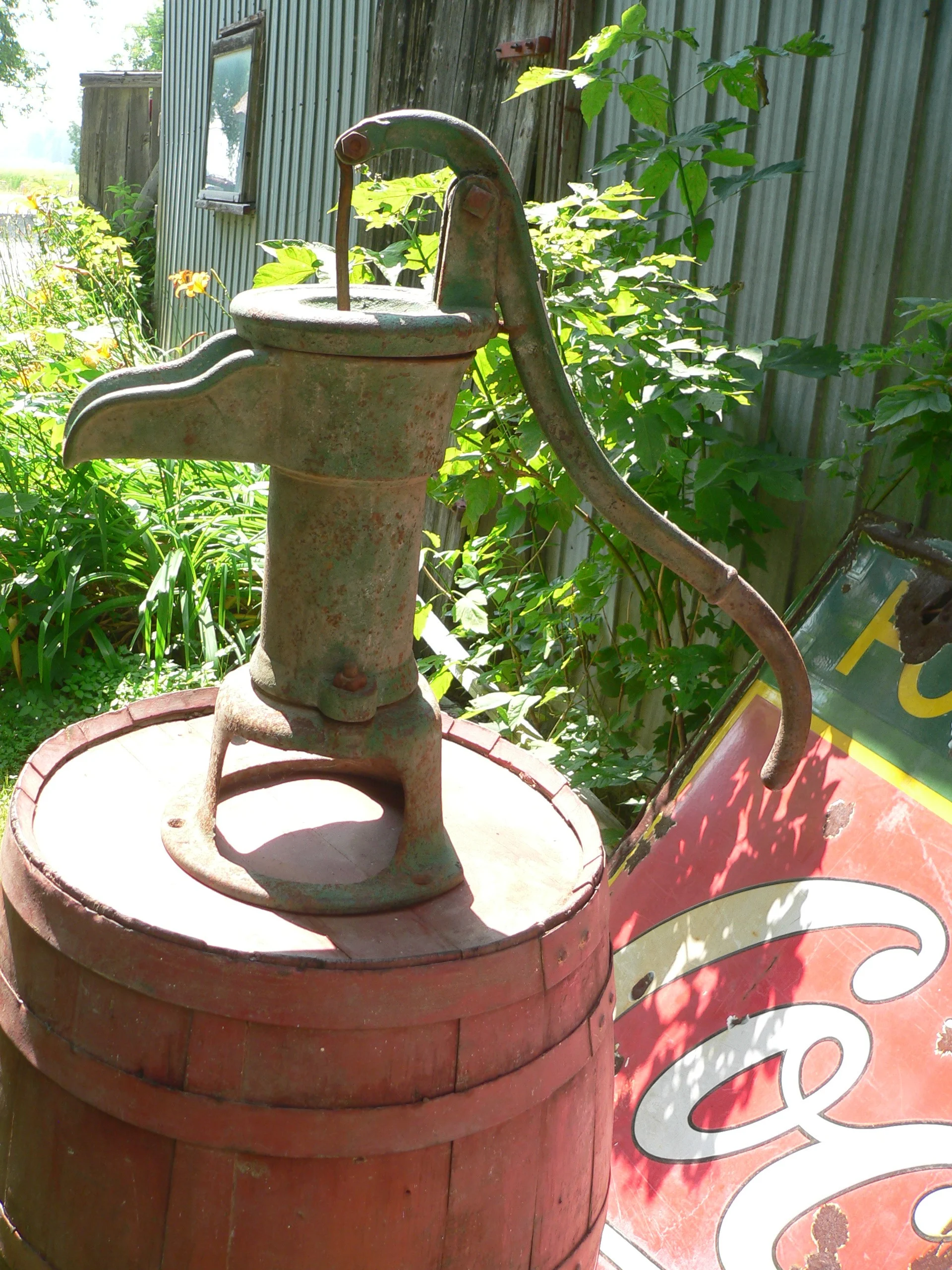 Grosse pompe a eau antique # 12720