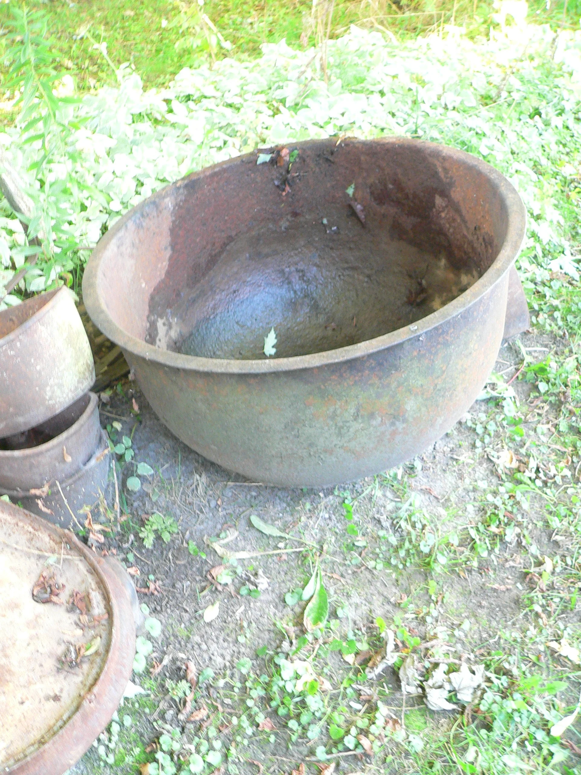 Gros chaudron antique en fonte # 12925