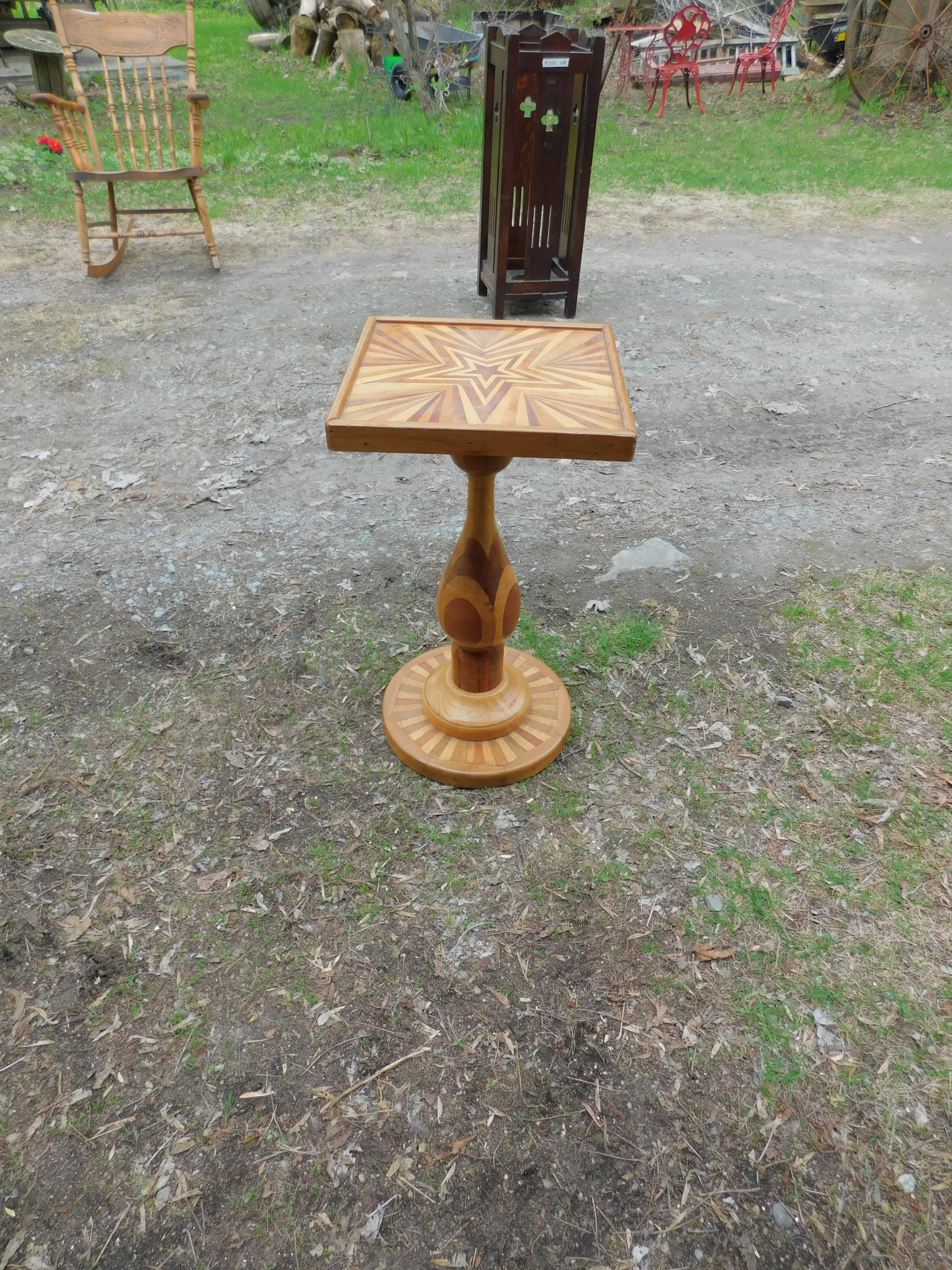 Petite table antique # 13233.1
