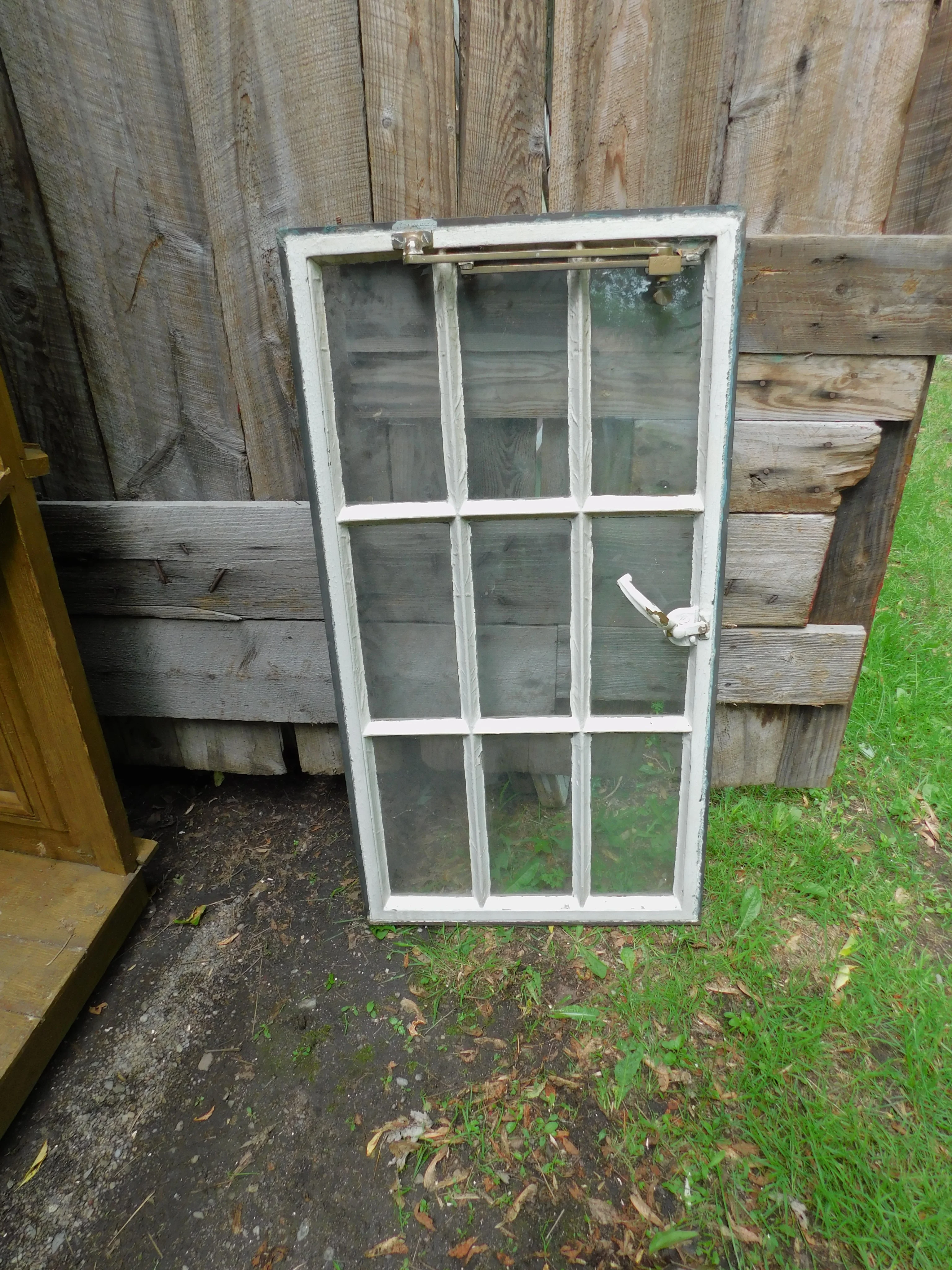 Fenêtre antique a 9 carreaux # 13297.2