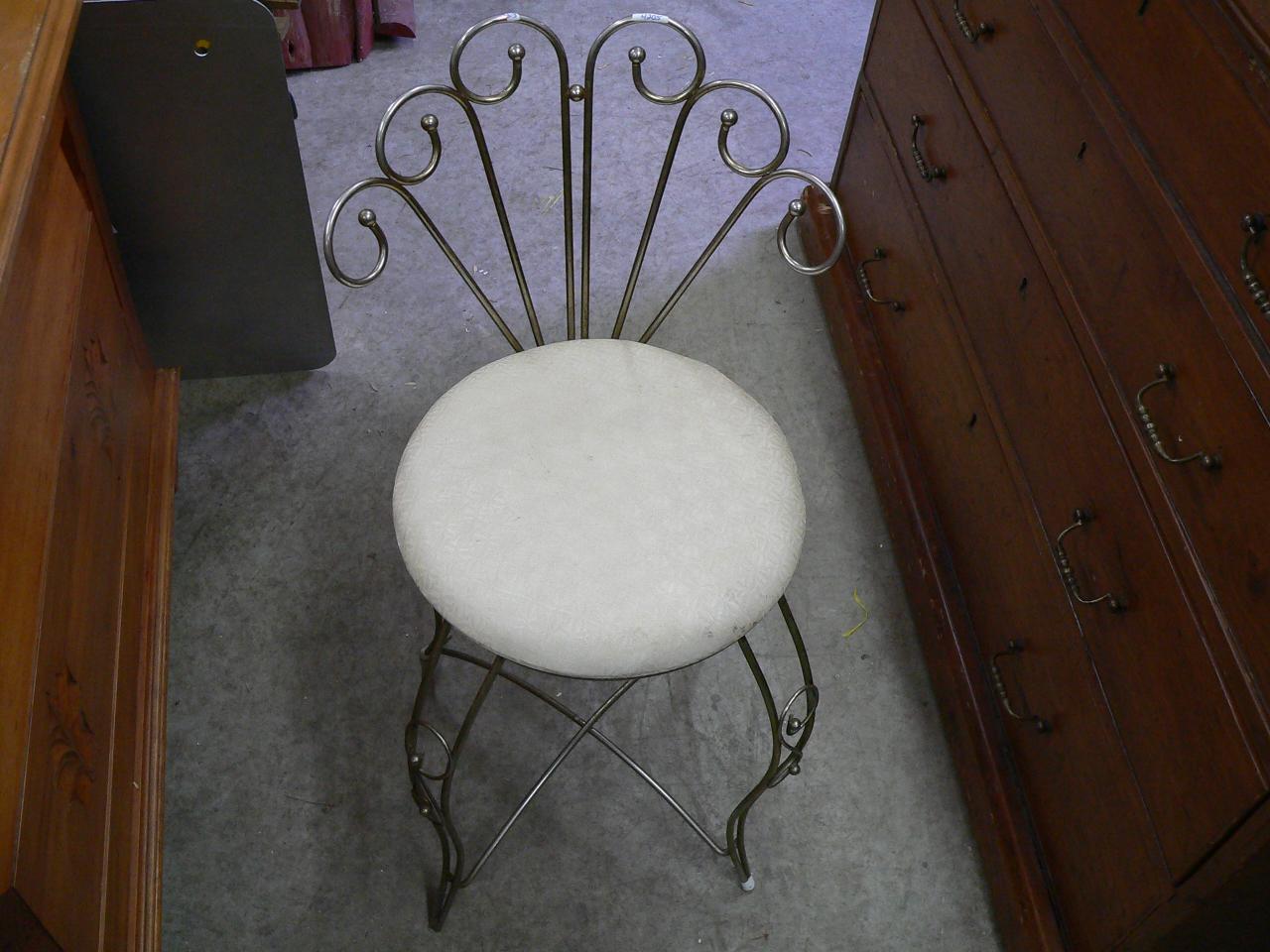 Petite chaise vintage # 4205