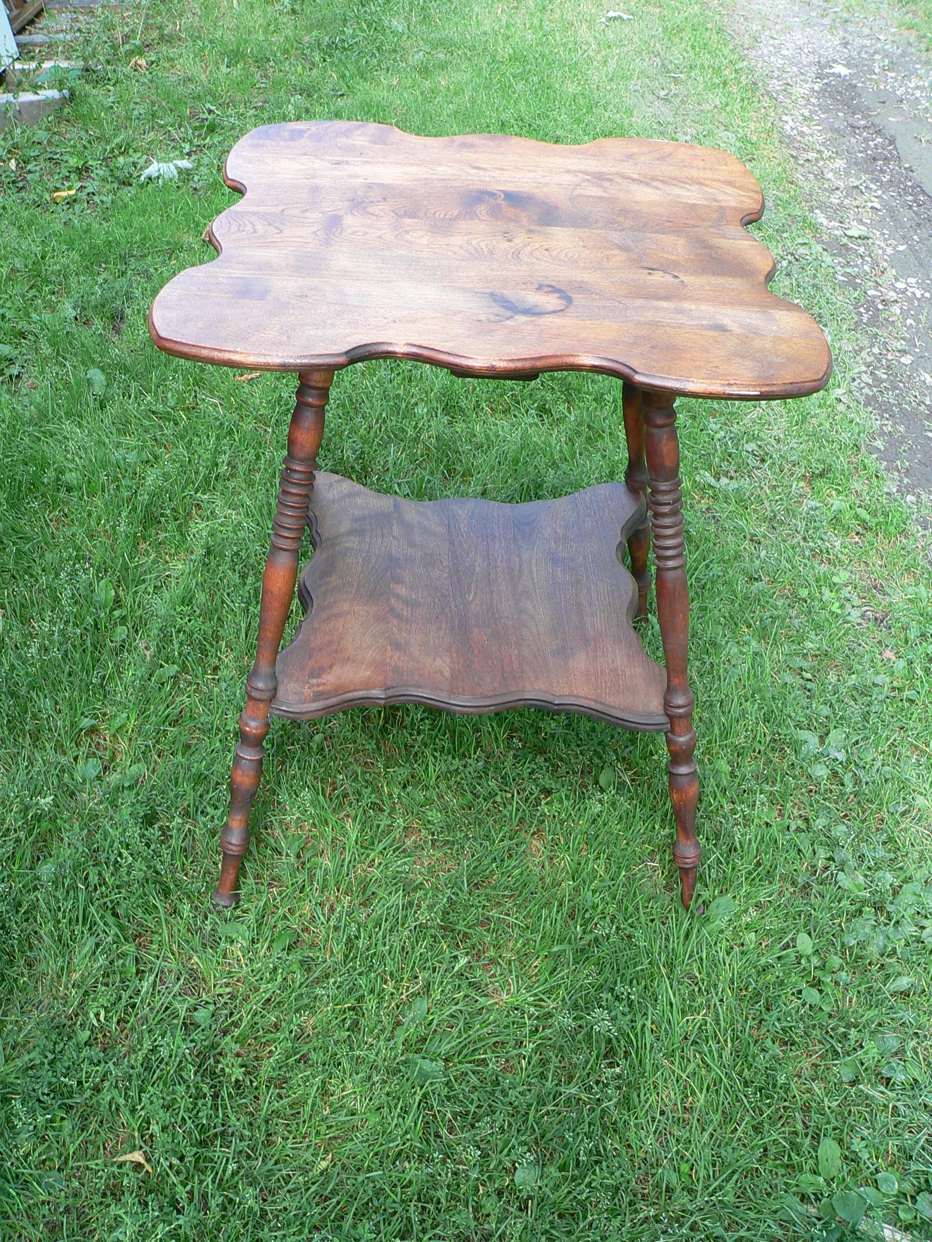 Table antique # 6536