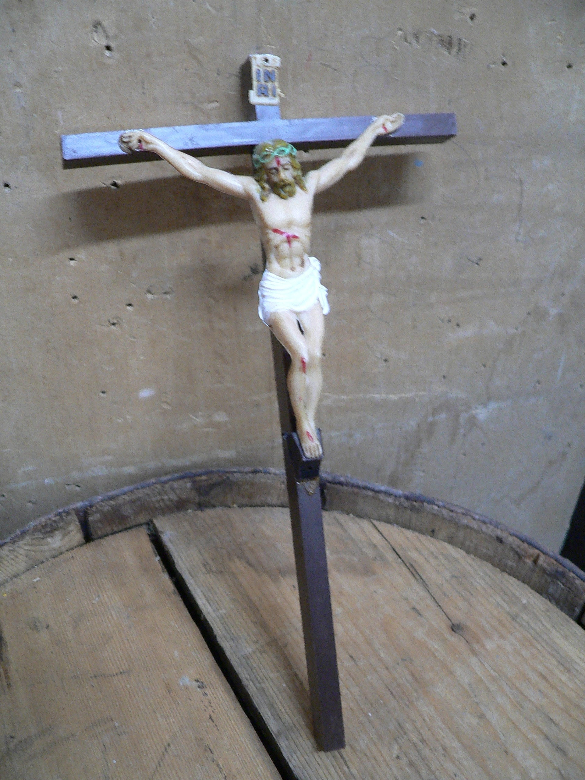 Crucifix en plastique vintage # 6858.4
