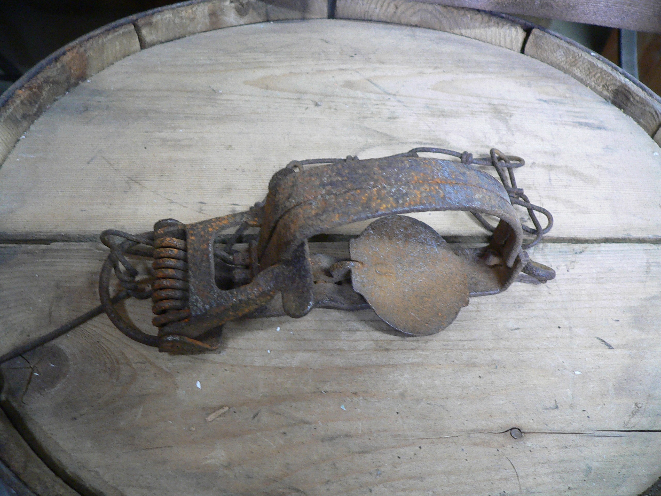 Petit piège antique a patte # 6979.6 