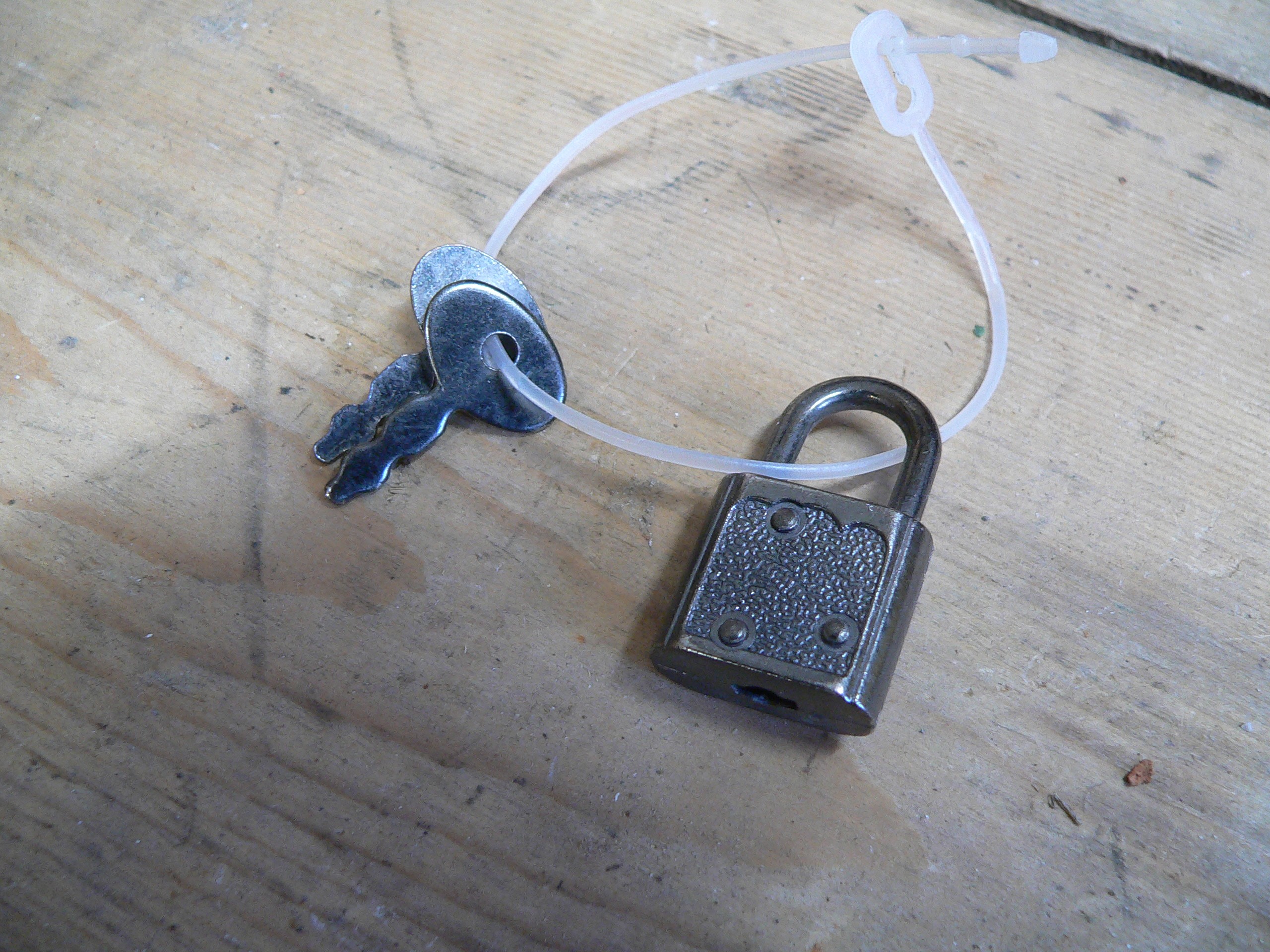 Petit cadenas avec clé antique # 7265.29