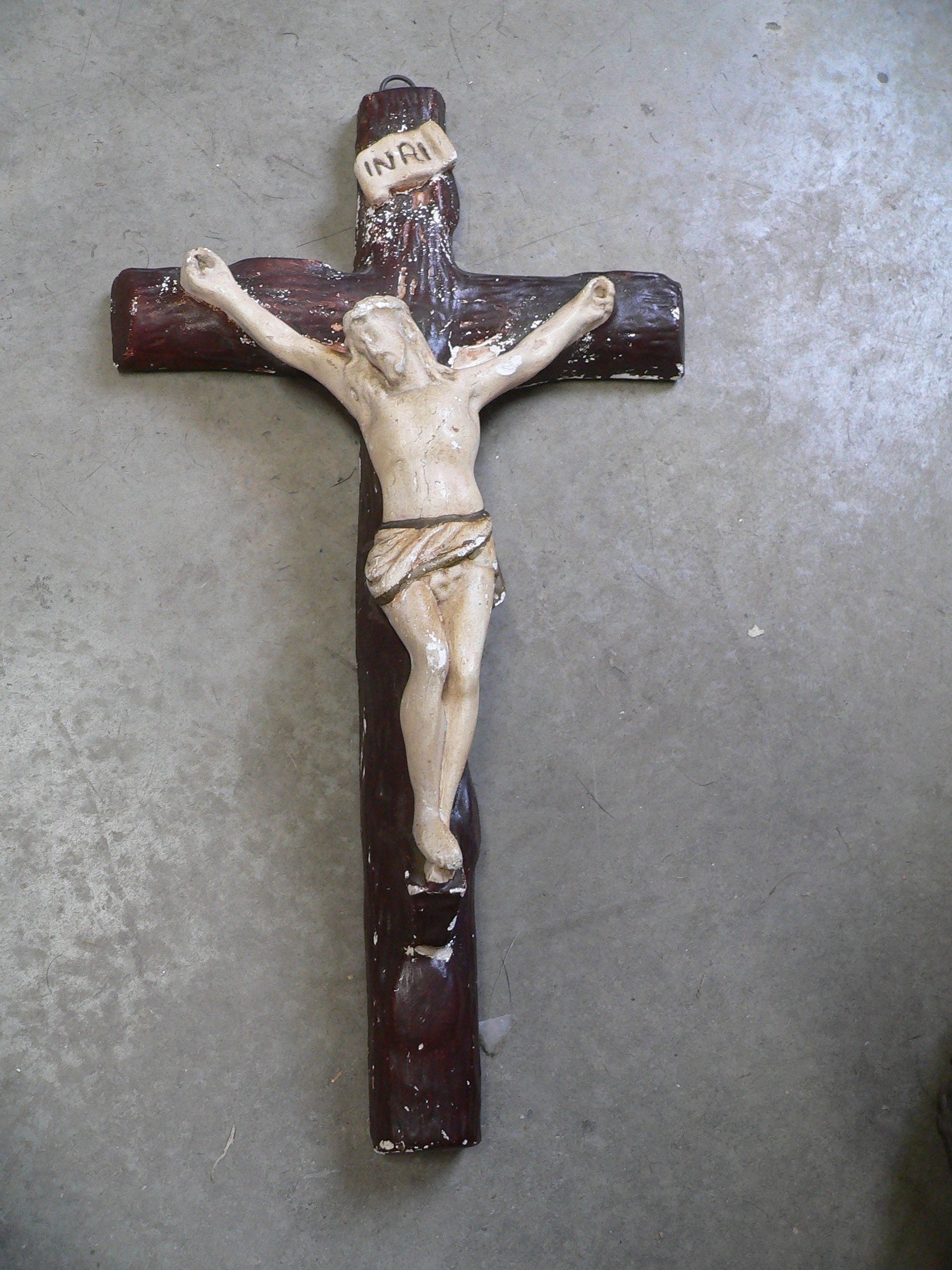 Gros crucifix antique en plâtre # 7265.49