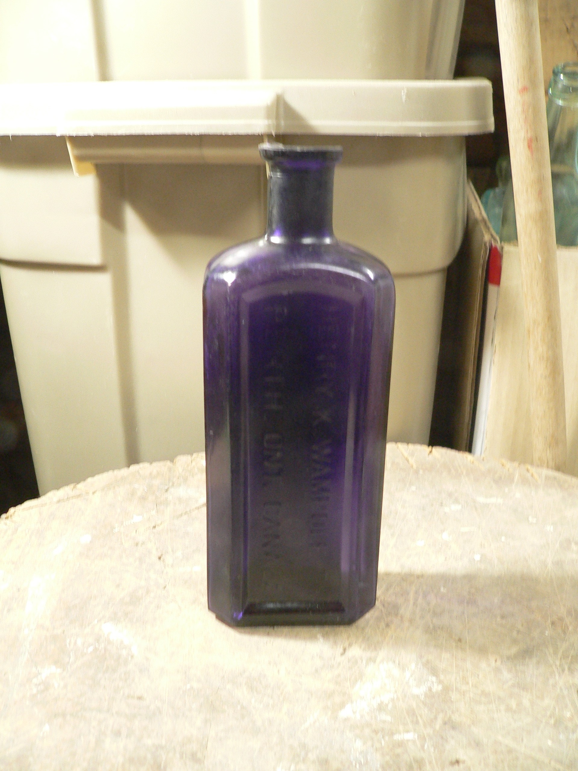 bouteille antique d'apothicaire mauve # 7904.1