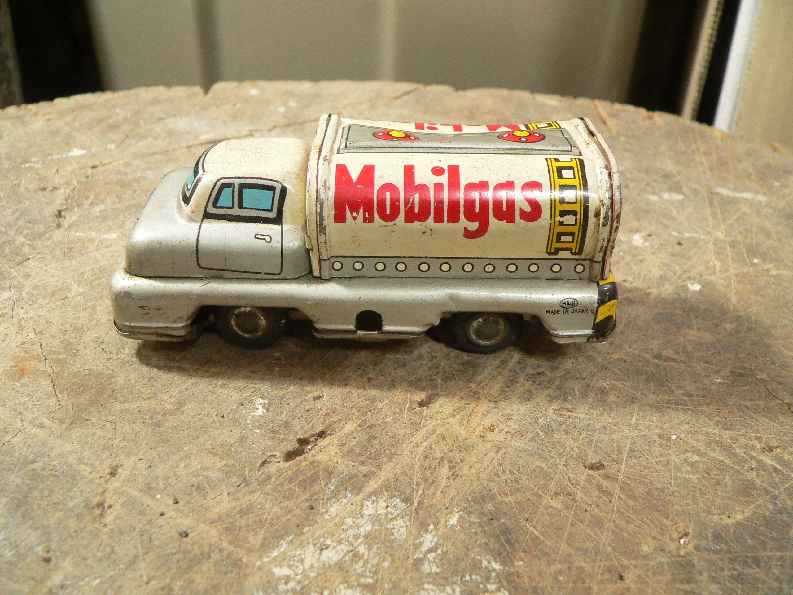Camion a friction mobilgas antique # 8047 
