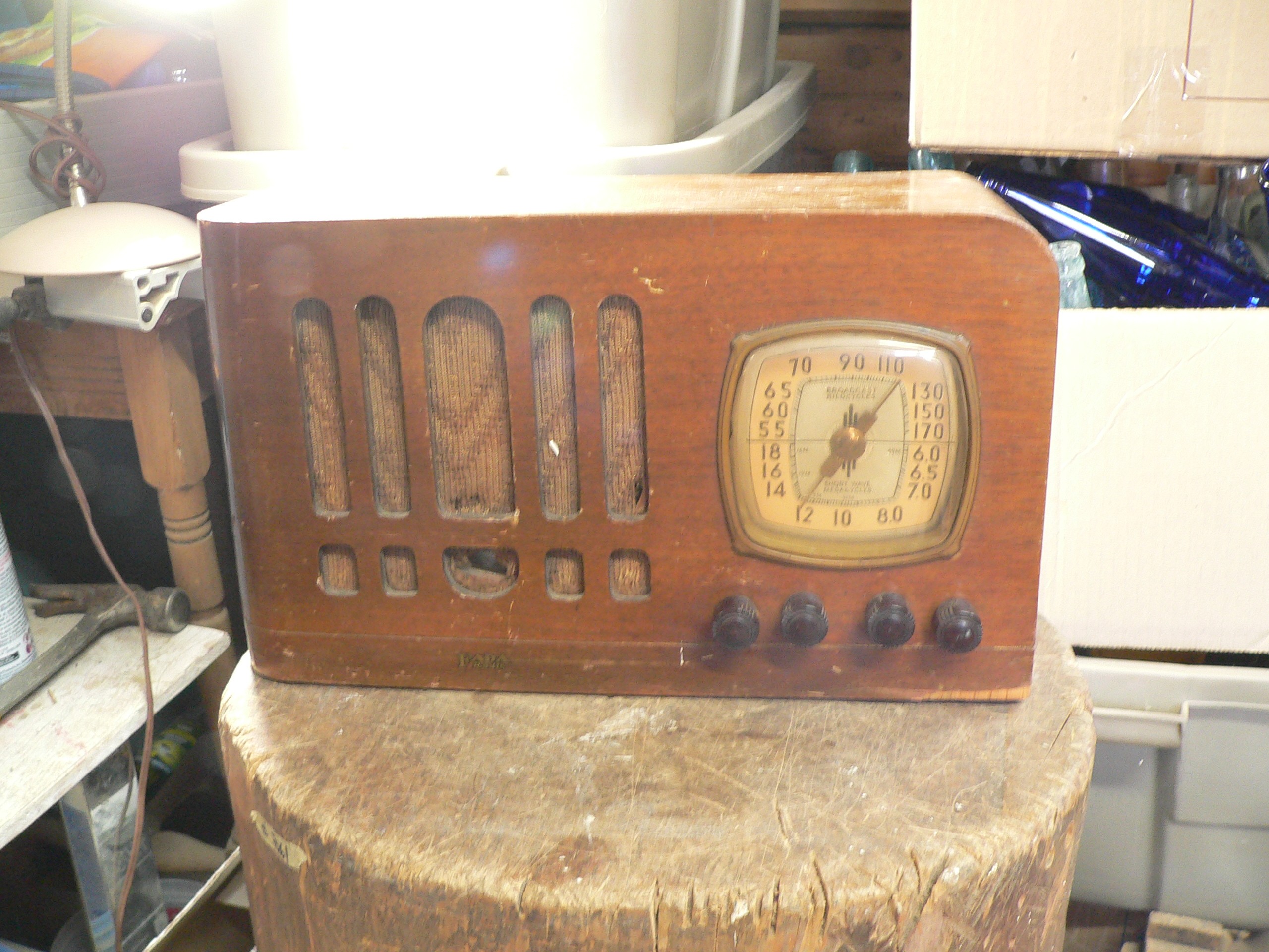Radio antique Fada # 8378 
