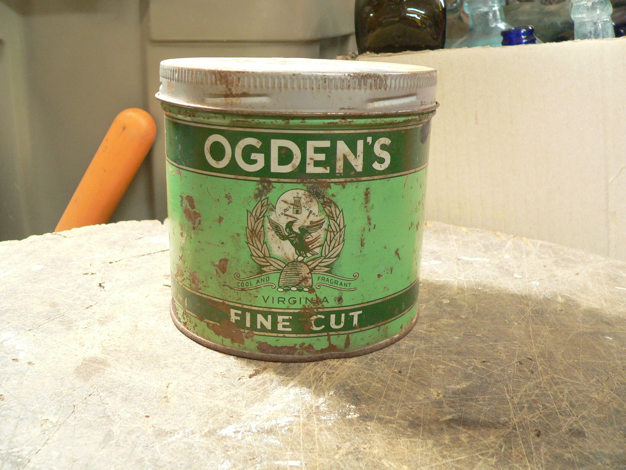 Boite de tabac antique Ogden's # 8438