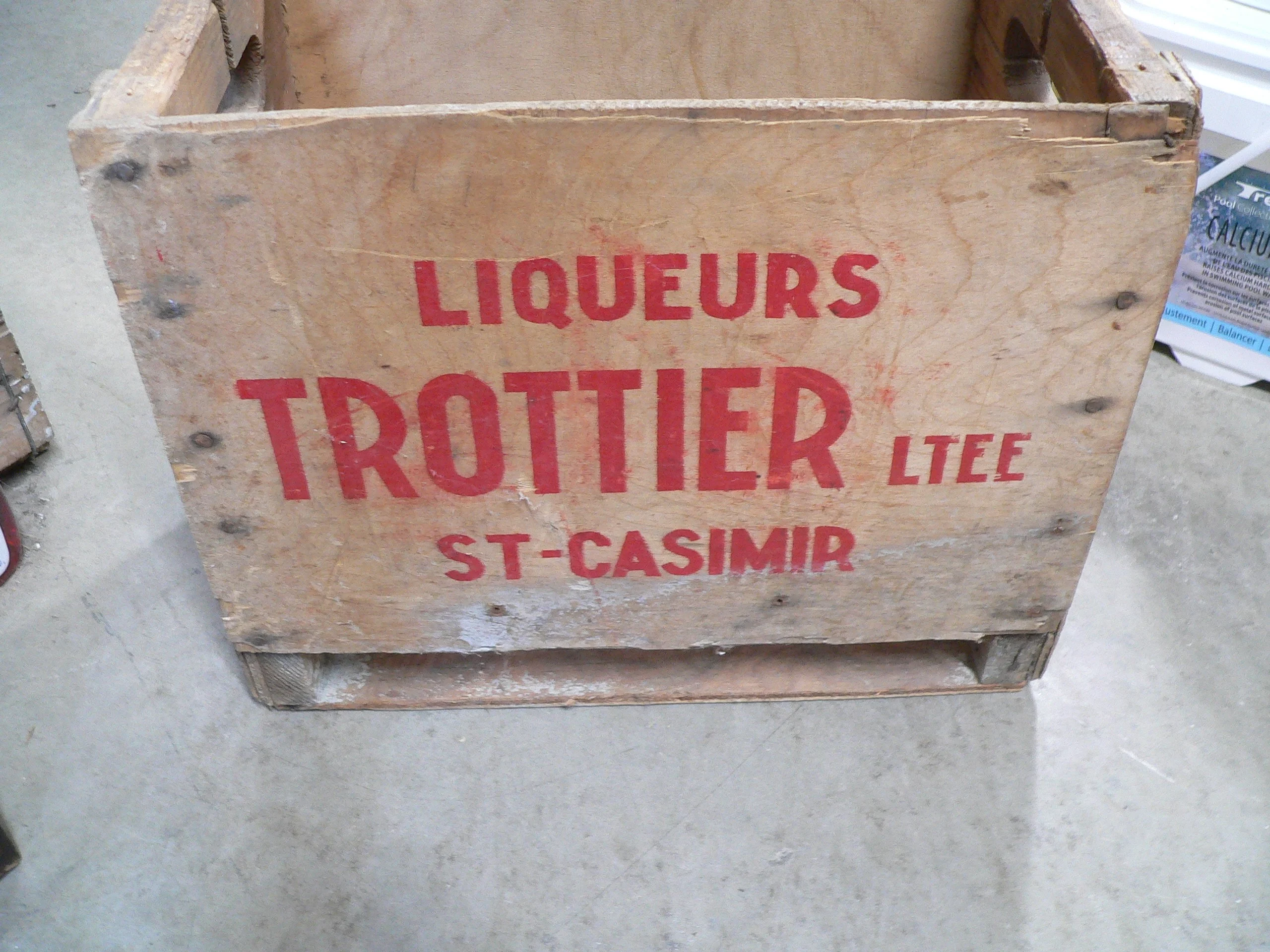 Boite de bois antique de liqueur trottier # 8622.2