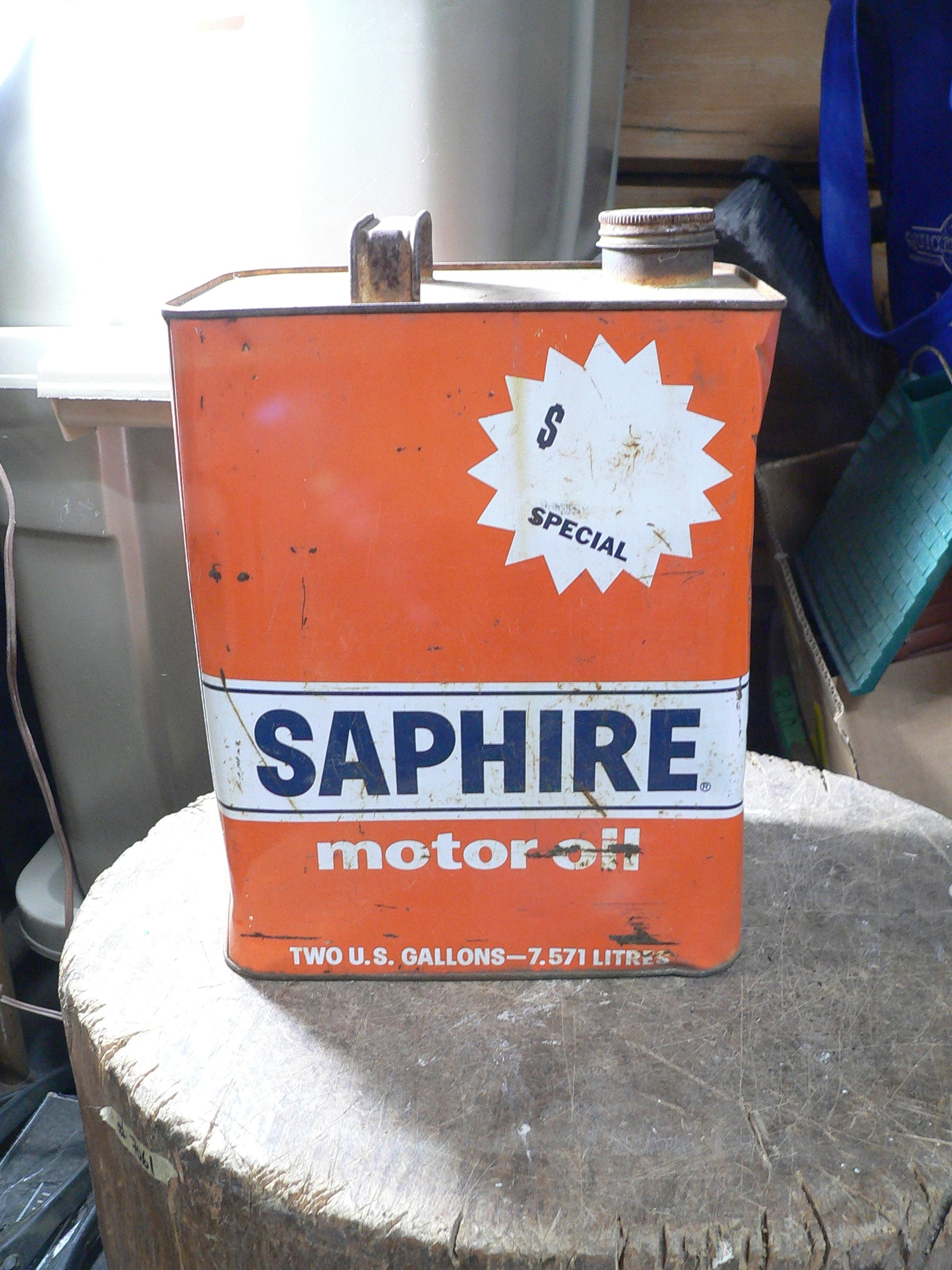 Vieux 2 gallon antique saphire motor oil # 9026